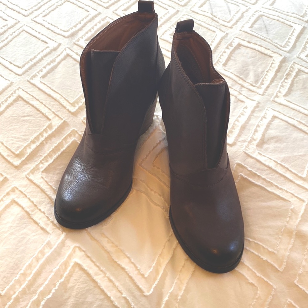 Lucky Brand Ehleen distressed leather booties